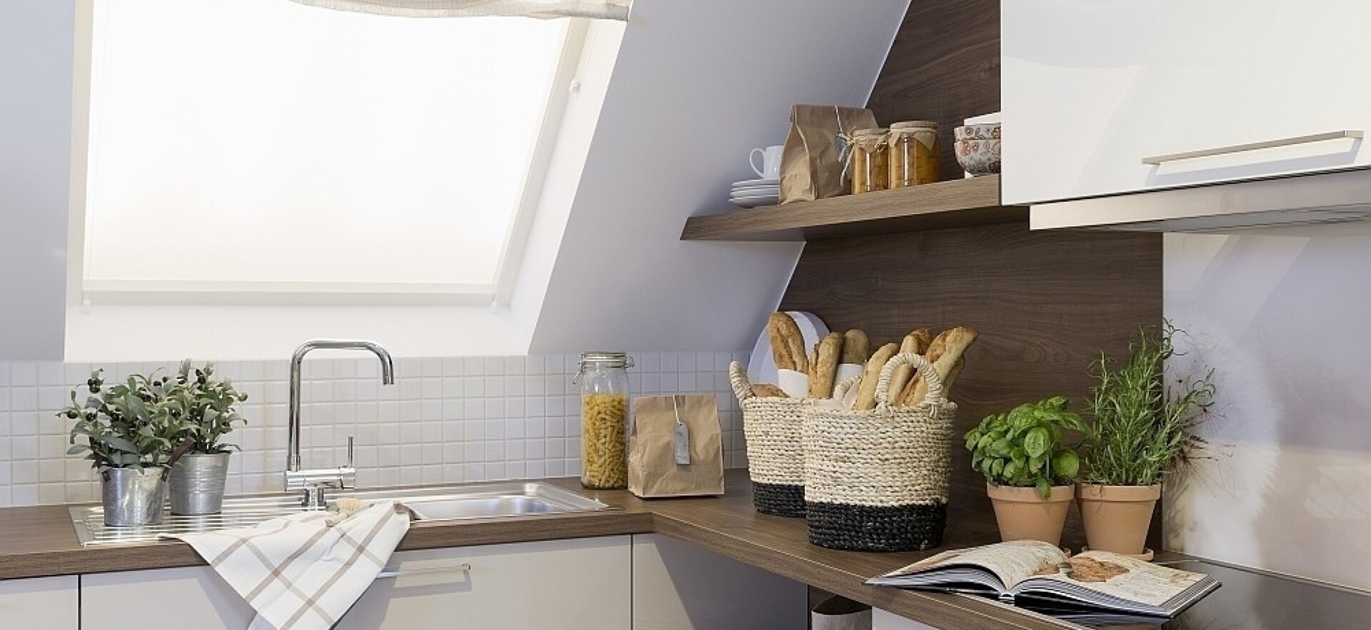 Auch Sonderanfertigungen für schräge Küchenbereiche können Sie Handwerkern wie uns anvertrauen.